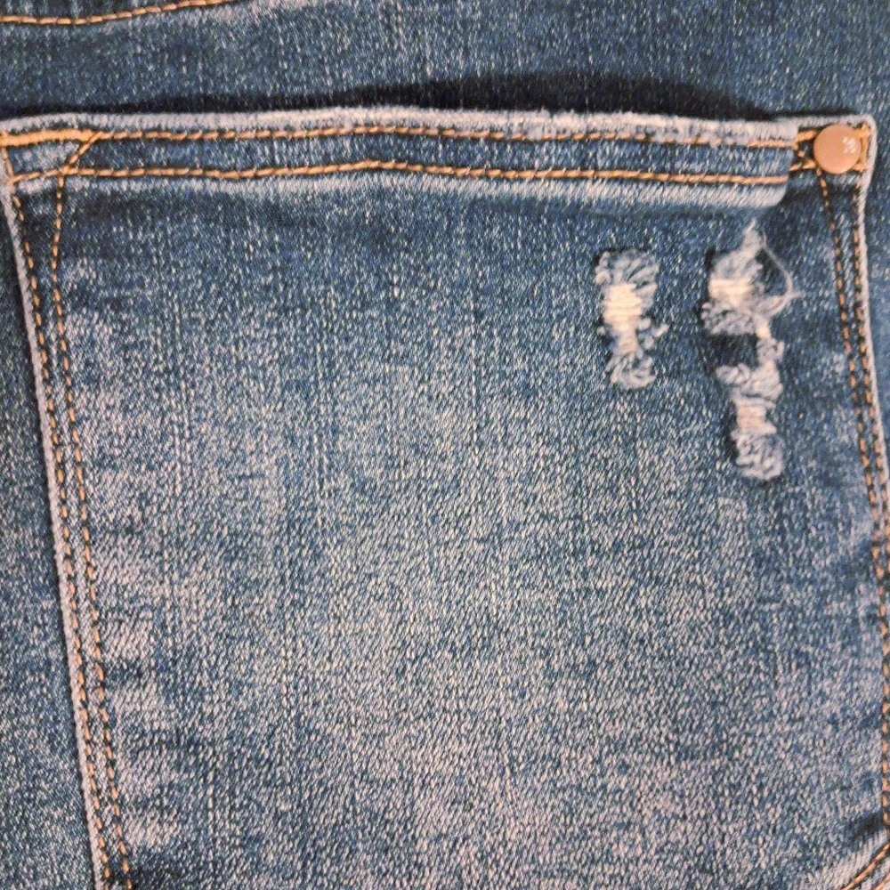 Judy Blue Medium Wash Jean Shorts - Picture 5 of 11